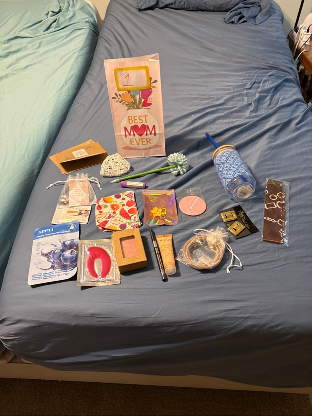 Best Mom Ever Gift Bag - Blue Accessories Party Set #1 gift bag for live show.